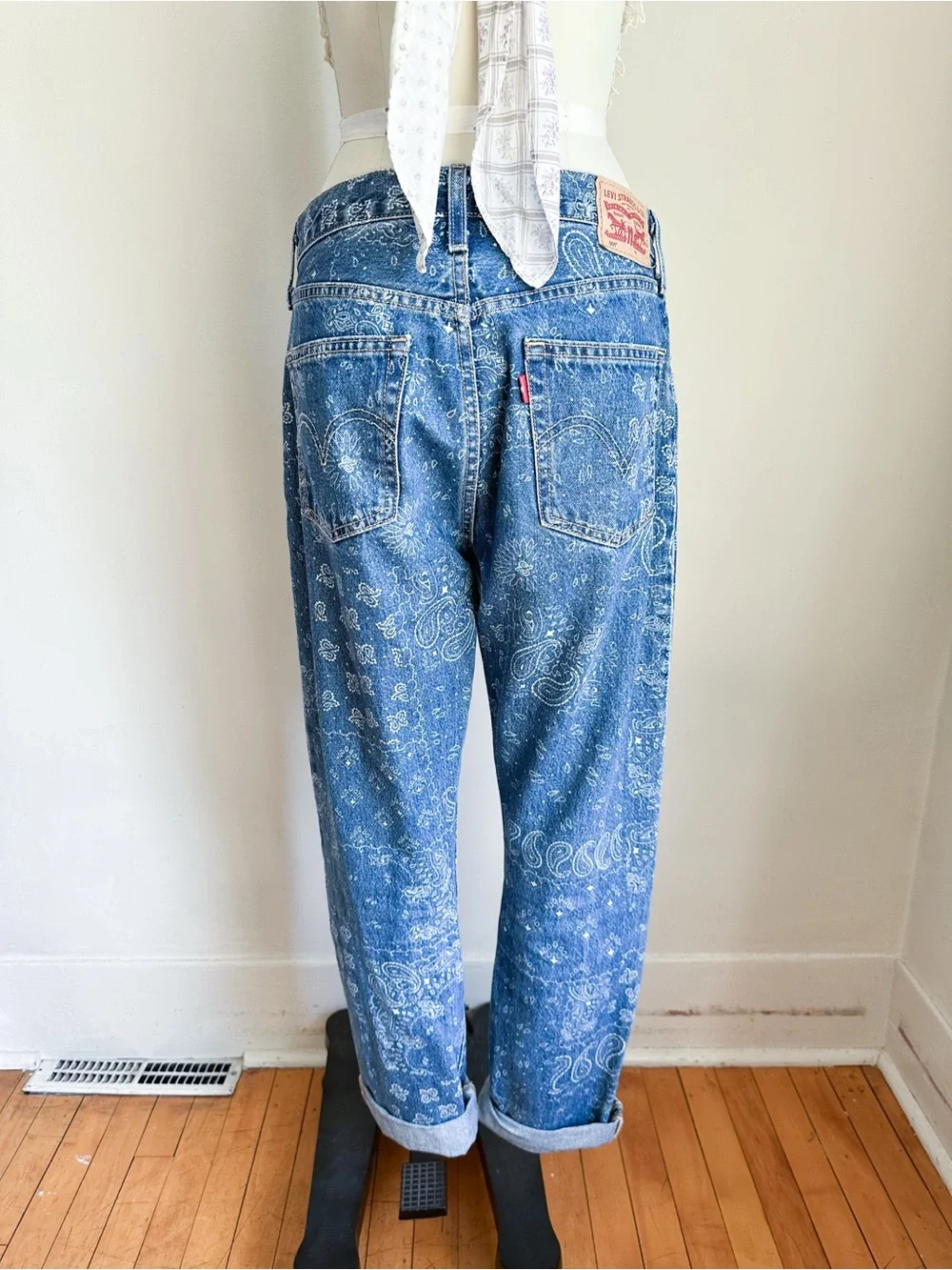 Levi’s 501 Blue Bandana Print Straight-Leg Jeans - Picture 4 of 9